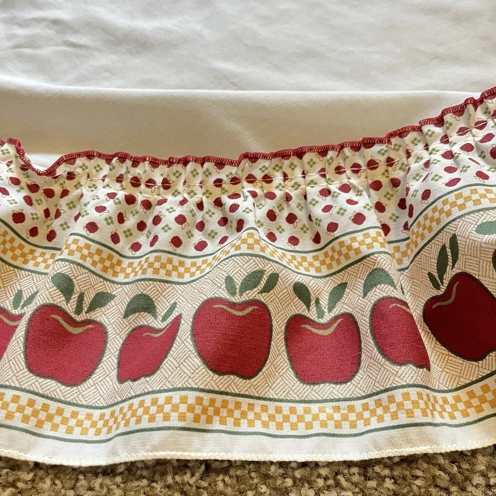 VTG Ruffled Round Tablecloth Country Apple Farmhouse Decor USA Made 68 Inches